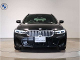 【キドニーグリル】BMWは約90年もの間、ほぼ全ての車両にひと目でBMWだと分かるこの特徴的なフロントグリルが備えられ、デザイン・アイコンとして親しまれてきました。