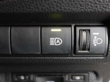 オートマチックハイビームとは、先行車や対向車のライトを認識し、ハイビームとロービームを自動で切り替える機能です。夜道の視界を確保します。詳細は販売店スタッフまでおたずねください。