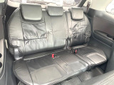 床下収納式のサードシートです。座席部分をコンパクトに収納でき、広大な荷室スペースとしてお使いいただけます!乗車人数や荷物の量など利用シーンに合わせて3列目を有効活用でき、とっても便利♪