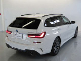 どの角度からもBMWのフォルムが際立ちます。