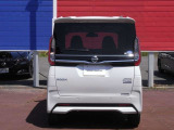 エマージェンシーブレーキ、フロント&バックソナー、インテリジェント LI(車線逸脱防止支援システム)+LDW(車線逸脱警報)、インテリジェントFCW(前方衝突予測警報)、標識検知機能など安全装置も充実。