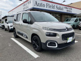 フロントコーナーセンサー付きですので駐車も安心です。