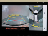 パノラミックビューモニター付きです。車両を上から見たような映像をディスプレイオーディオ画面に表示。運転席からの目視だけでは見にくい、車両周辺の状況をリアルタイムでしっかり確認できます。