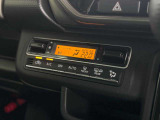 夏でも冬でもお好みの温度に設定しておけば、AUTO ボタンひとつで快適な車内空間へ!風の強さや温度、内外気の切り替えも自動で調整してくれます♪こちらのお車はシートヒーター機能付きです!