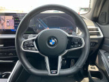 ステアリングに配置しているスイッチで、オーディオのボリュームやラジオの選局が出来ます。ハンドルを離すことなく、快適にオーディオを操作できます。