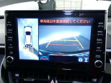 パノラミックビューモニター付きです。車両を上から見たような映像を画面に表示。運転席からの目視だけでは見にくい、車両周辺の状況をリアルタイムでしっかり確認できます。