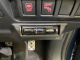 【純正ビルトインETC】有料道路を利用する際に料金所で停止することなく通過できる、ETC車載器が装備されています。セットアップを行うことで利用可能になります。