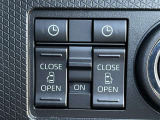 両側電動スライドドアのスイッチ付です。車内からもスイッチひとつで楽にドアの開閉が可能です。電動なので開閉時に力を使う必要がなく、半ドアになることもありません!