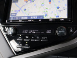 ★使いやすさや安全性を追求したステアリング周り!高級車ゆえにスイッチ類が多いのも特徴ですね!考え尽くされた配置ですぐに使いこなす事が出来ますのでご安心下さい!是非、体感してみて下さい!!