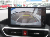 バックガイドモニターで、後方を確認しながら安心して駐車することができます。運転初心者も熟練者も必須の機能ですよ!