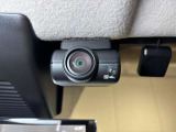 【車室内ドライブレコーダー】車室内カメラによる車内および車側面の撮影記録が駐車時の安心を高めるとともに、走行中の幅寄せ対策や後方撮影(リヤガラス越し)にも対応しています♪