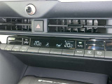 オートエアコンで快適な室内です。