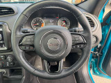 操作性の良いハンドルで運転中のストレスも軽減されます。