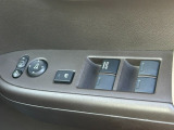 運転席窓操作部スイッチの画像です。