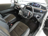 シンプルで使いやすいデザインの運転席です。