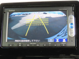 リアワイドカメラシステム!従来の視野に加えて、後方側方を約180&deg;まで見えるワイドビューと、後方を真上から見たような視野で駐車時などに便利なトップダウンビューの3つの視野があります!