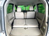 普段のお買い物や通勤、送迎等に十分な荷室スペースを確保しております。セカンドシートを倒すと、大きな荷物の積載も可能です♪
