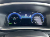 スッキリしたデザインのメーターは運転時の視線移動が少なくて済むので、安全性にも一役かってくれます。
