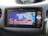 カロッツェリア製TVナビ付です。テレビ視聴、CD・DVD再生等が可能です。後付けでBluetooth機能も使えるようにしておりますので、通話やスマートフォンから音楽を楽しめます。バックカメラも取付済。