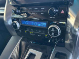 夏でも冬でもお好みの温度に設定しておけば、AUTO ボタンひとつで快適な車内空間へ!風の強さや温度、内外気の切り替えも自動で調整してくれます♪こちらのお車はシートヒーター機能付きです!