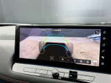 目視できないフードで隠れた路面の映像を表示するインビジブルフードビューが搭載されております