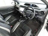 シンプルで使いやすいデザインの運転席です。