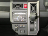 オートエアコンで暑い夏も寒い冬も快適な車内で運転出来ます。運転席・助手席シートヒーター付。冬場でも心地良く運転出来ます。