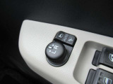 駐車時や狭い道でのすれ違い時に気を使うミラー。電動格納式ドアミラーはそんな時に便利です。