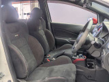 ゆったりとした運転席廻りです。