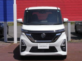 LEDヘッドランプ&LEDフォグ搭載!明るくクリアな視界を確保して、安全運転を支援します。純正大型ナビ、アラモニ、本革巻ステアリング、オートスライドドア〈左側〉、15インチアルミなど豪華装備が満載です。