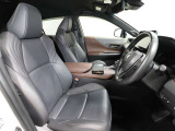 ゆったり室内で運転もしやすいです♪使い勝手の良い配置も考えられています!!