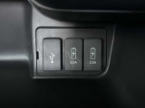 USB電源ソケットも装備されており電子機器の充電等に便利にご利用いただけます♪