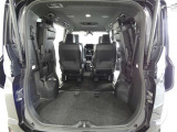 三列目シートは、折りたためますので大きなスペースが出来ちゃいます。キャンプ用品など大きな荷物もばっちり収納可能です♪