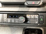 【シートヒーター】寒い日に重宝するシートヒーター!エアコンより早く温まってくれるので寒がりの人も安心ですね♪エアコンの温風は乾燥するから苦手、という方にもをおすすめです。
