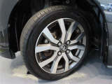 タイヤサイズは175/55R15。純正アルミホイール付きです!