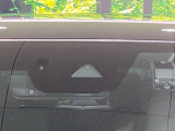 【i-ACTIVESENSE】走行中に前方の車両等を認識し、衝突しそうな時は警報とブレーキで衝突回避と被害軽減をアシスト。より安全にドライブをお楽しみいただけます。