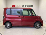 車両右側面からの写真になります。車をご覧になりたい時はお気軽に最寄りの店舗へご相談下さい。