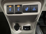 冬場に嬉しい運転席、助手席シートヒーター付きでポカポカ