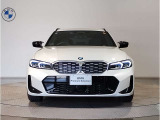 【キドニーグリル】BMWは約90年もの間、ほぼ全ての車両にひと目でBMWだと分かるこの特徴的なフロントグリルが備えられ、デザイン・アイコンとして親しまれてきました。