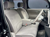ゆったりとした運転席廻り♪