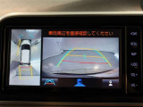 パノラミックビューモニター付きです。車両を上から見たような映像をディスプレイオーディオ画面に表示。運転席からの目視だけでは見にくい、車両周辺の状況をリアルタイムでしっかり確認できます。