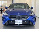 【BMWの伝統-1】BMWの特徴的な&ldquo;キドニーグリル&rdquo;は、80年以上続く伝統の形でございます。変わらないこだわりのデザインが、プレミアムブランド&ldquo;BMW&rdquo;を創り出します。