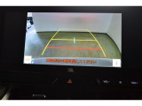 バックモニター付き。車両後方の映像が画面に表示されるので、車庫入れが苦手な人も安心です。ただし、目視確認もお忘れなくお願いいたします。
