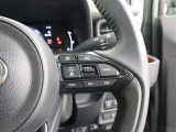 レーダークルーズコントロール(全車速追従機能付)付きです。車速に応じて追従支援してくれるので、ロングドライブも快適です。詳細は販売店スタッフまでおたずねください。