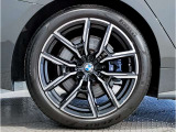 【BMWアロイホイル】軽量かつ強度に拘ったアロイホイル。走行性能ポテンシャルを引き出す設計。車の足元を引き締めてくれる大きなポイントはアロイホイルです。