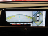 パノラミックビューモニター。車両を上から見たような映像をディスプレイオーディオ画面に表示します。