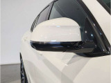 【BMWミラー】視認性の高いスタイリッシュなミラー。自動防眩機能も付いており夜間のドライビングをサポートします。