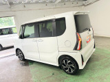 荷物が多い日や雨の日に便利な両側電動スライドドアです。