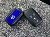 スマートキー2本付き 後席スライドドアはスマートキーの遠隔操作でドアの開閉が可能です。