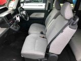 フロントシートです。ゆったり運転ができます。長距離ドライブもラクラク♪♪